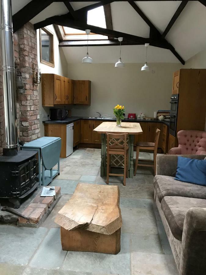 Tracey'S Farmhouse Cottage Belfast Exterior photo