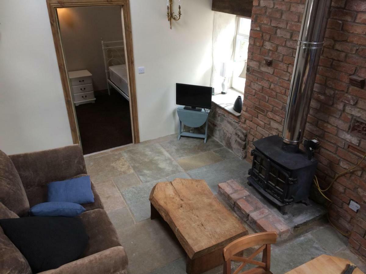 Tracey'S Farmhouse Cottage Belfast Exterior photo