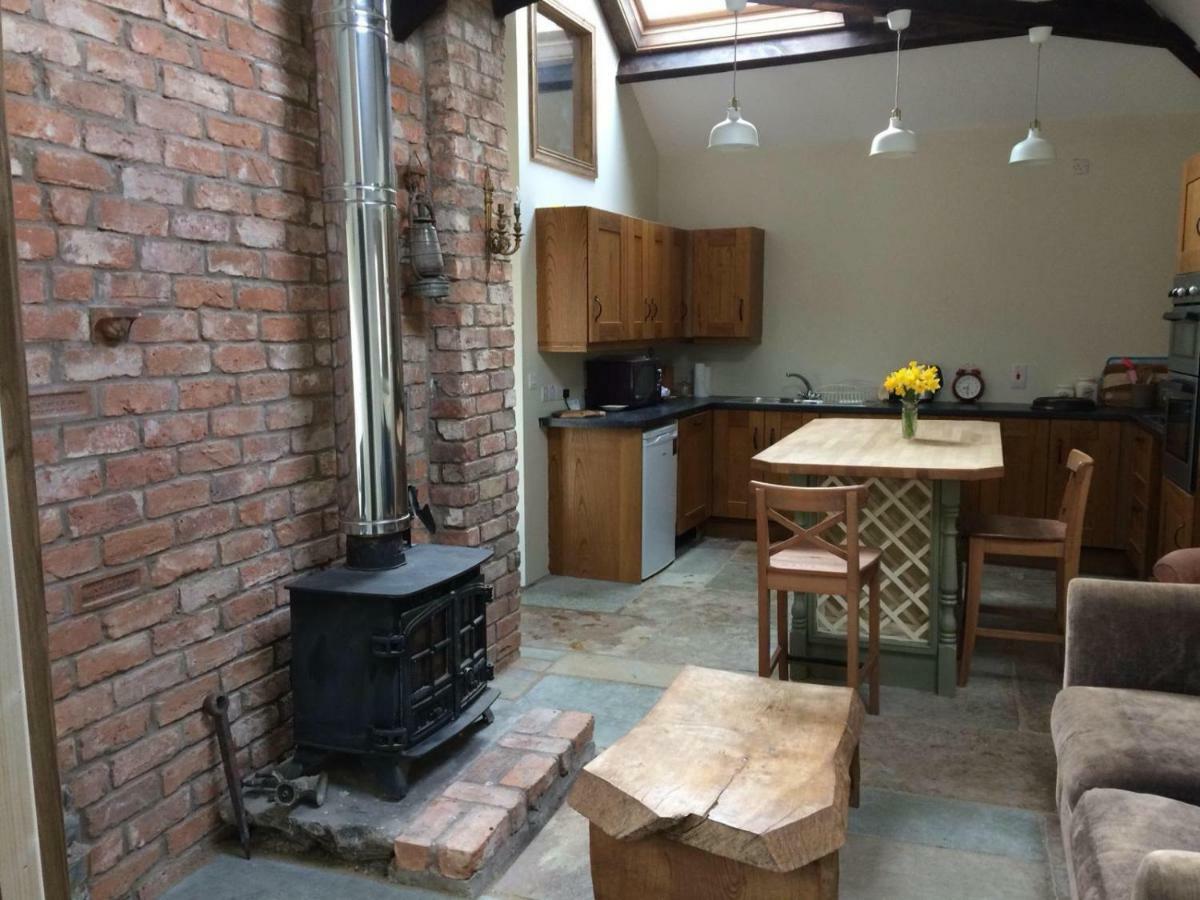 Tracey'S Farmhouse Cottage Belfast Exterior photo
