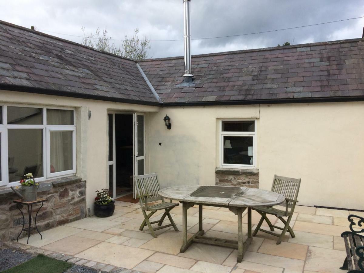 Tracey'S Farmhouse Cottage Belfast Exterior photo